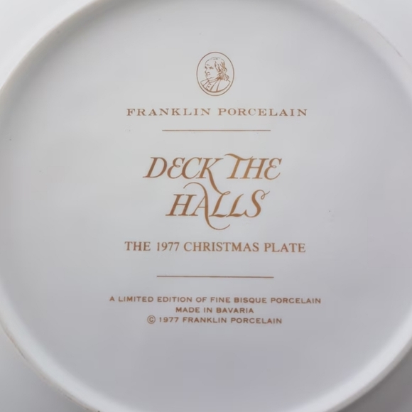 Franklin Mint DECK THE HALLS Decorative Wall Plate, The 1977 Christmas Plate - Picture 10 of 10